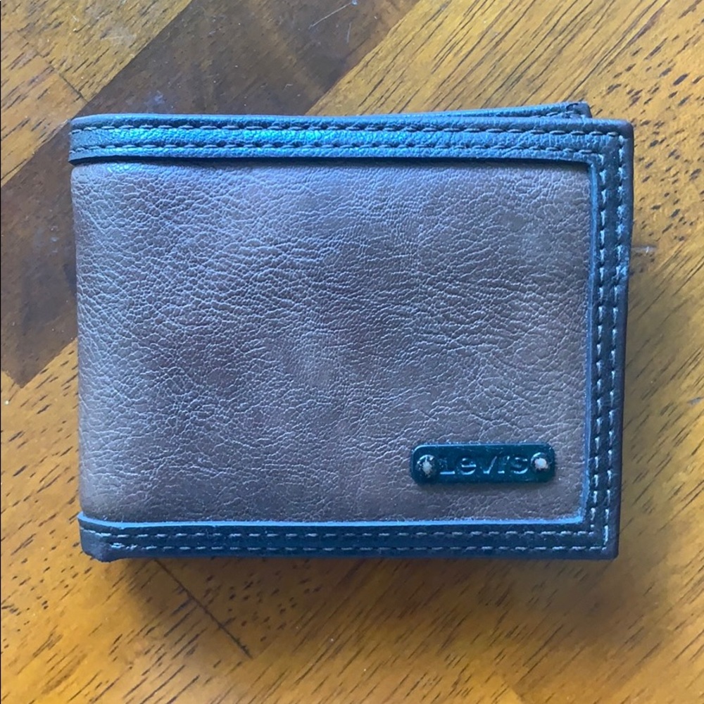 Brown Levi’s wallet